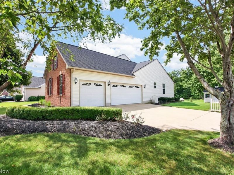 5166 Weatherstone Drive, North Ridgeville, OH 44039 Photo 2