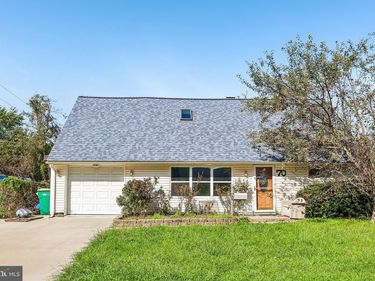 70 VILLAGE LANE, LEVITTOWN, PA 19054