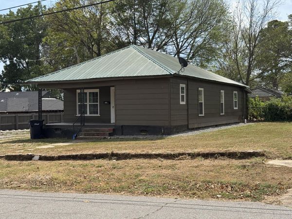149 W Wycough Street, Batesville, AR 72501