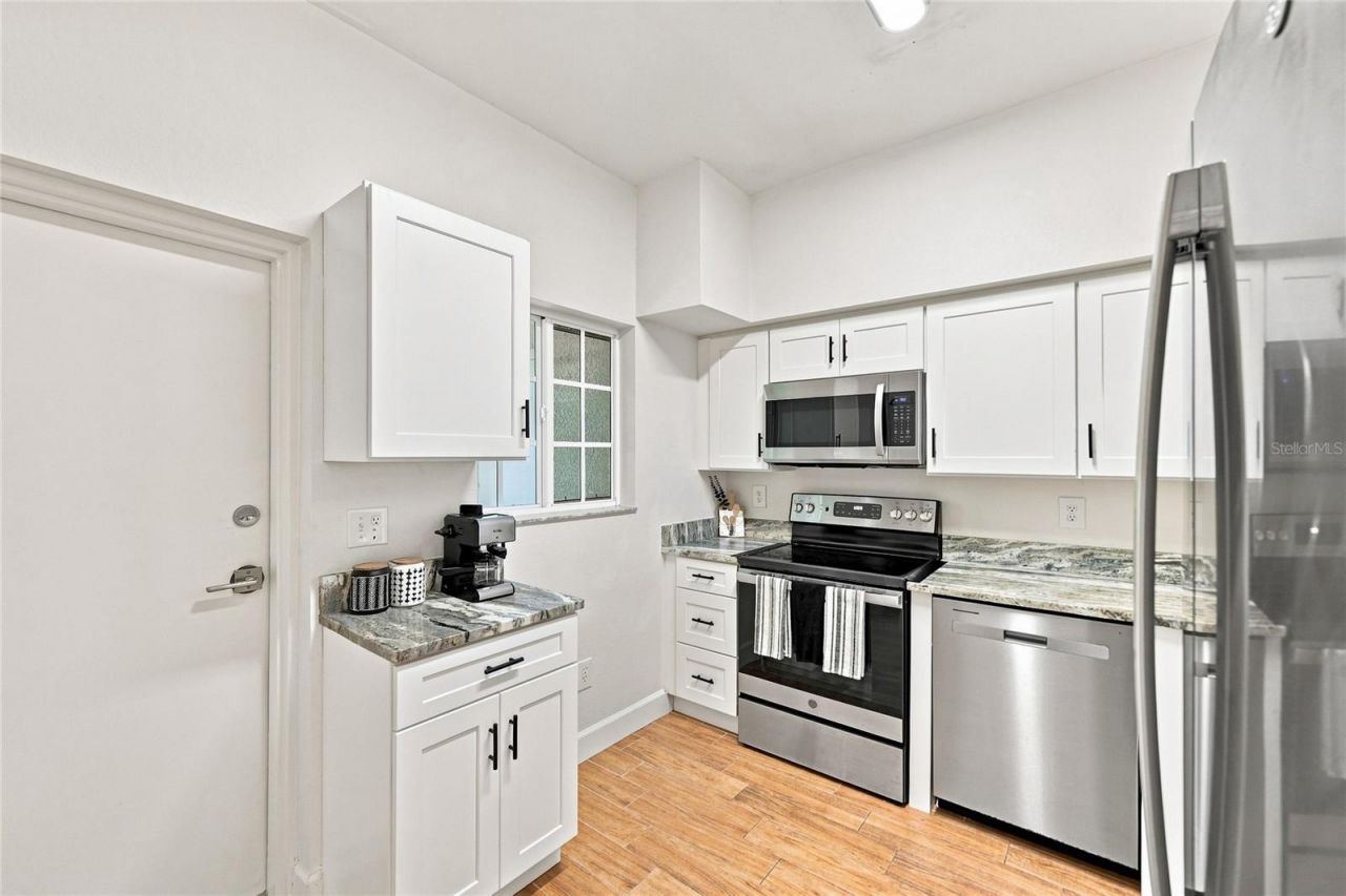 8423 Bernwood Cove Loop, Unit 410, Fort Myers, FL 33966 Photo