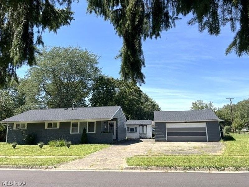 902 Warrington Road, Akron, OH 44320 Photo 2