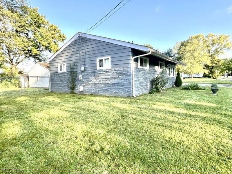 902 Warrington Road, Akron, OH 44320 Photo 20