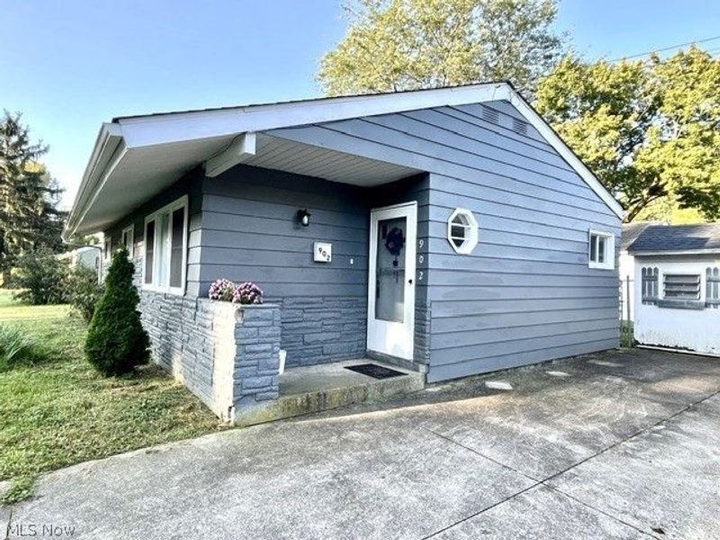 902 Warrington Road, Akron, OH 44320 Photo 3