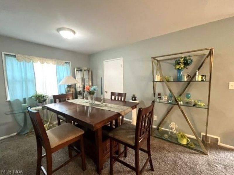 902 Warrington Road, Akron, OH 44320 Photo 6
