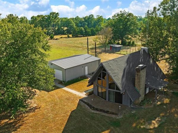 6517 County Road 45600 , Blossom, TX 75416