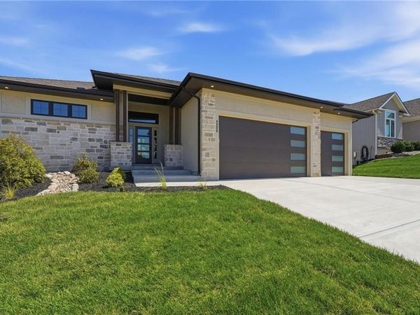 4225 NE Overbrook Drive, Lee's Summit, MO 64064
