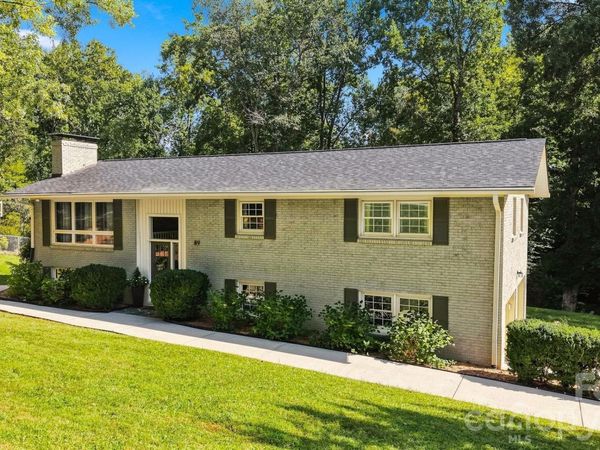 89 Lakemont Park Road , Hickory, NC 28601