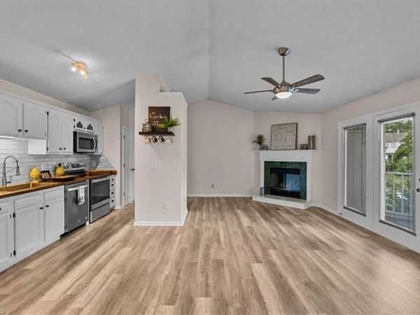 3701 Cotswold Terrace, Unit 7M, Greensboro, NC 27410