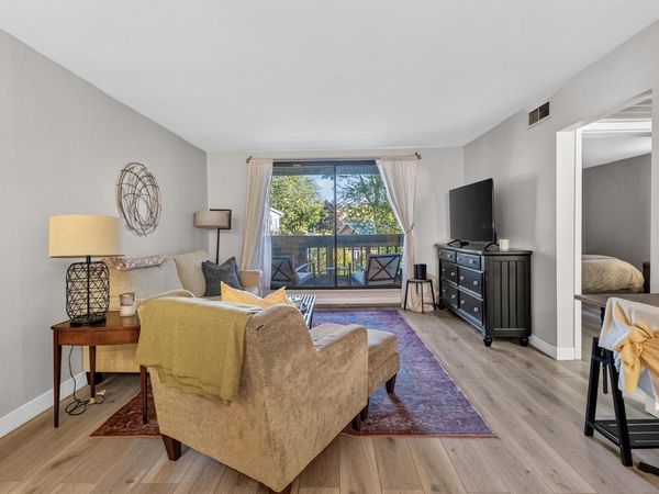 2300 W Good Hope ROAD, Unit 243, Glendale, WI 53209