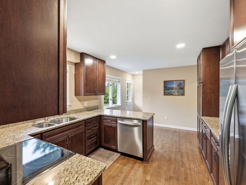 2033 Chardon Road, Columbus, OH 43220 Photo 10