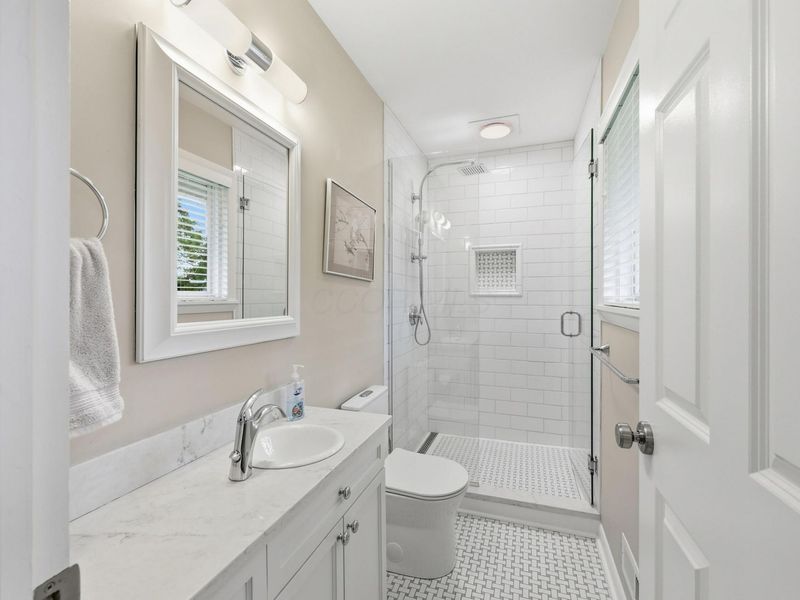 2033 Chardon Road, Columbus, OH 43220 Photo 29