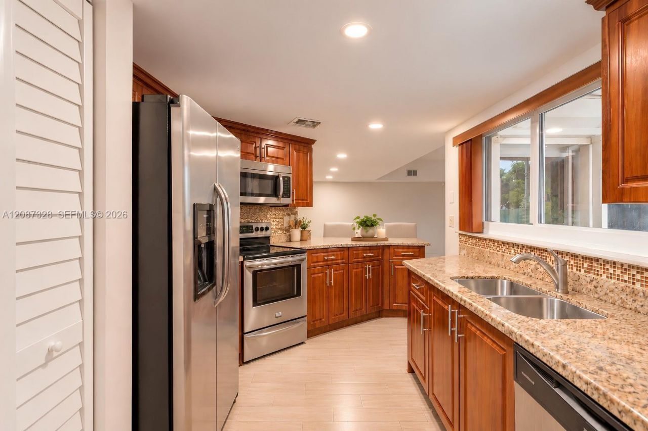 12415 NW 7th Street, Miami, FL 33182 Photo