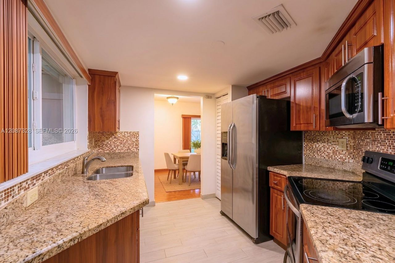 12415 NW 7th Street, Miami, FL 33182 Photo