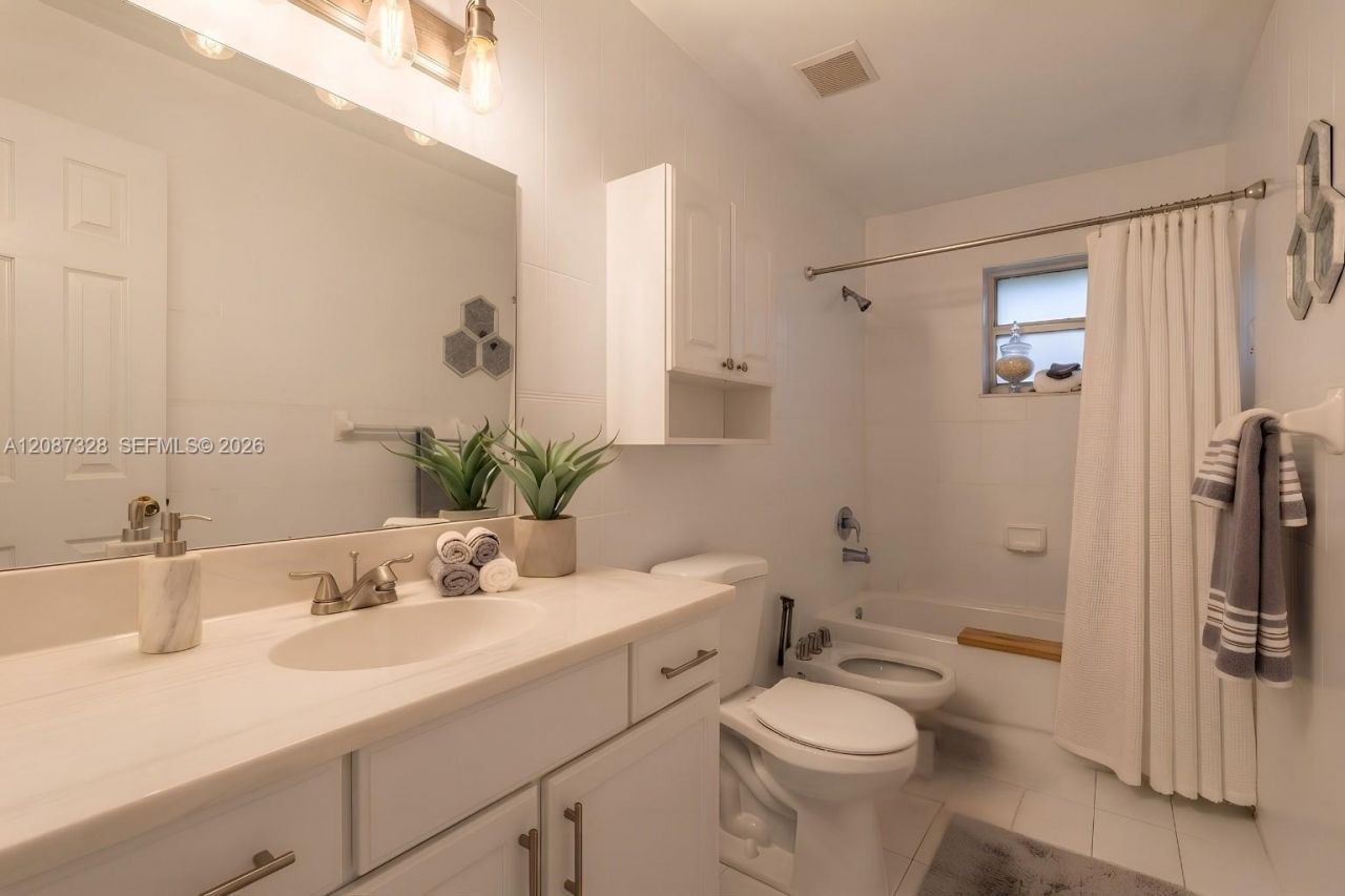 12415 NW 7th Street, Miami, FL 33182 Photo