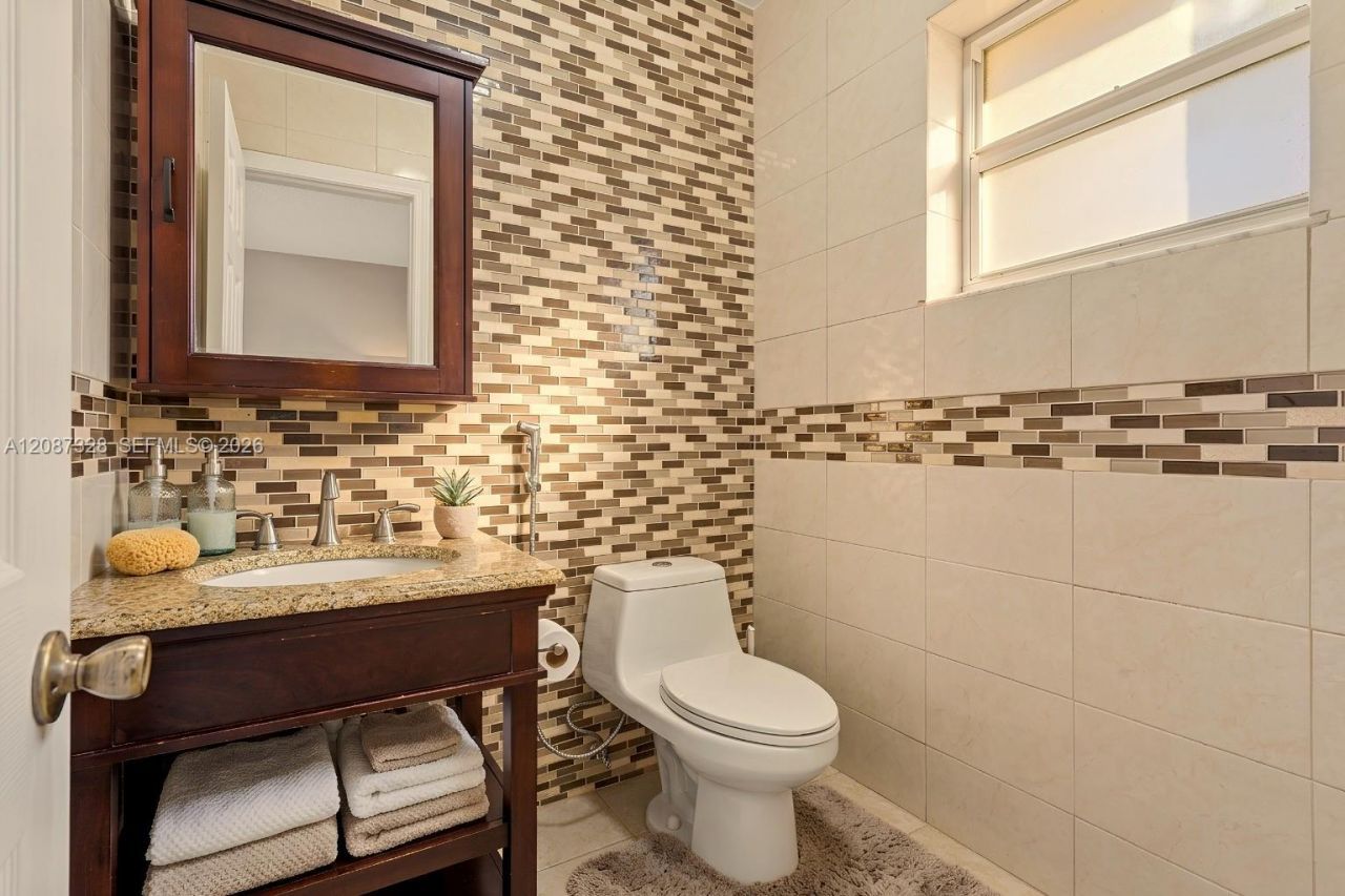 12415 NW 7th Street, Miami, FL 33182 Photo