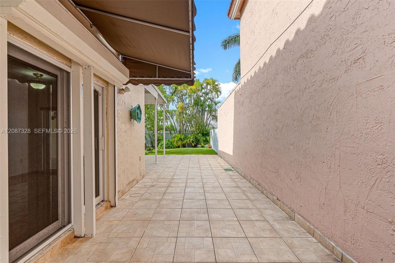 12415 NW 7th Street, Miami, FL 33182 Photo