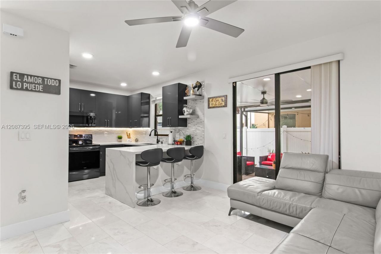 9358 W 33rd Way, Hialeah, FL 33018 Photo