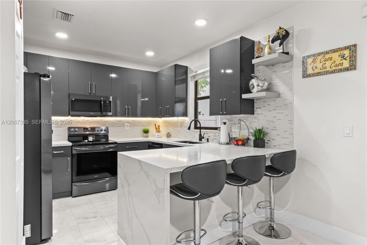 9358 W 33rd Way, Hialeah, FL 33018 Photo