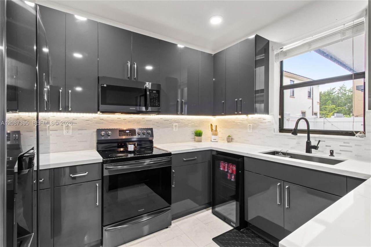 9358 W 33rd Way, Hialeah, FL 33018 Photo
