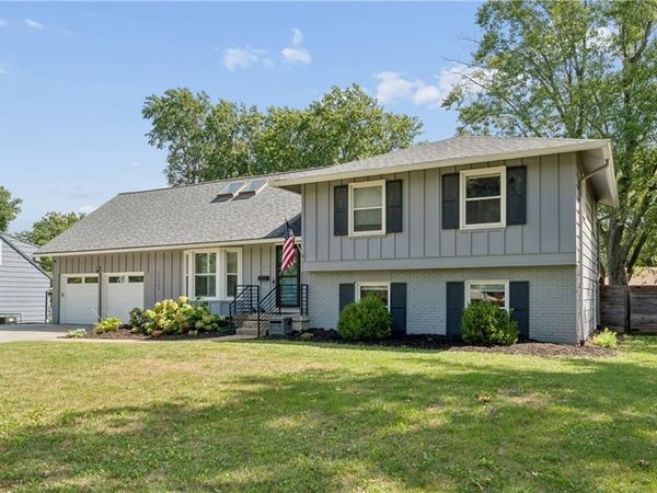 11153 Wornall Road, Kansas City, MO 64114
