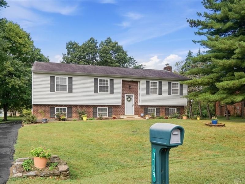 7709 Whitehall Circle, West Chester, OH 45069 Photo 4