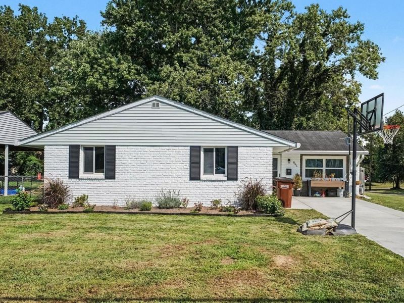 855 Mohican Drive, Loveland, OH 45140 Photo 1