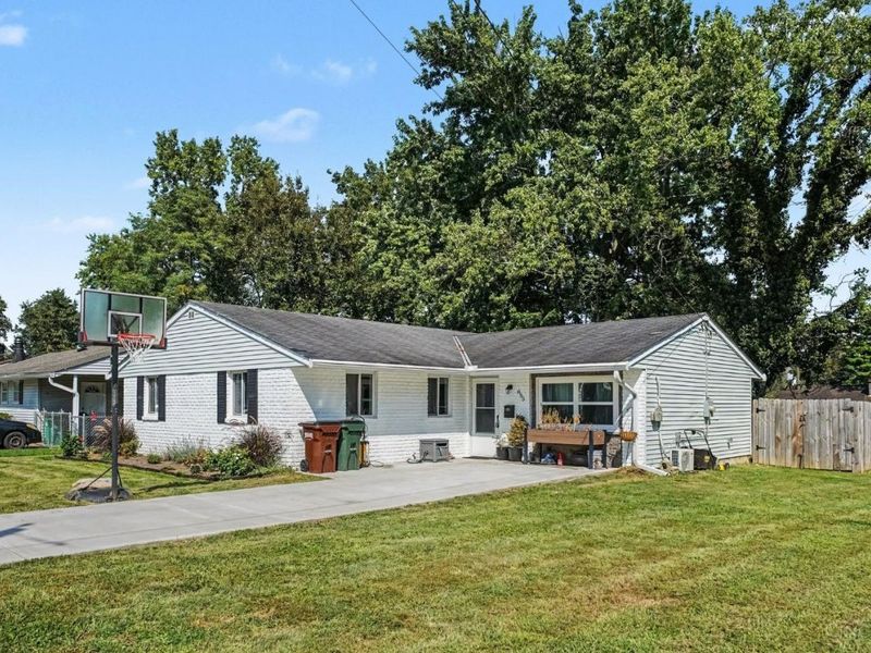 855 Mohican Drive, Loveland, OH 45140 Photo 2