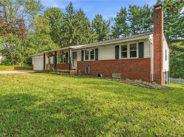 5220 Woodlynn Street NE, East Canton, OH 44730