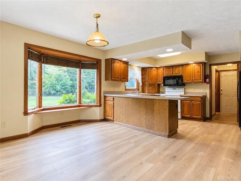 945 Stonehenge Drive, Tipp City, OH 45371 Photo 10
