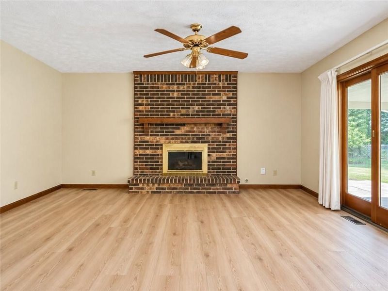 945 Stonehenge Drive, Tipp City, OH 45371 Photo 12