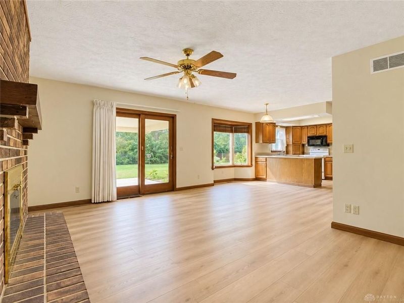 945 Stonehenge Drive, Tipp City, OH 45371 Photo 13