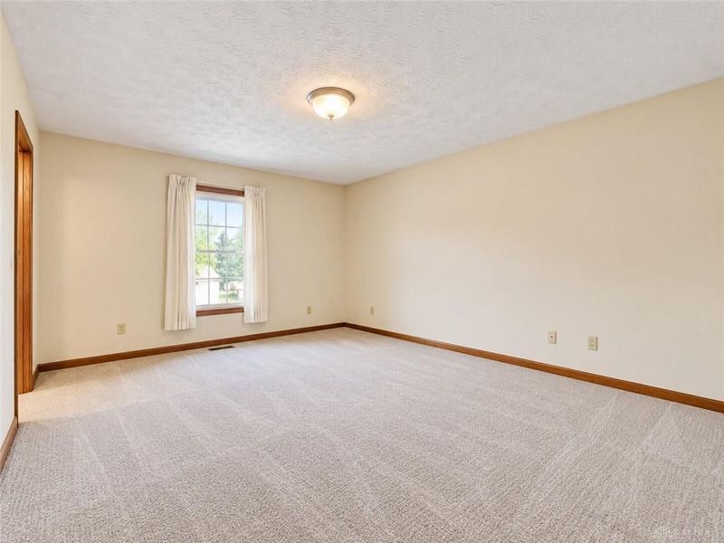 945 Stonehenge Drive, Tipp City, OH 45371 Photo 16