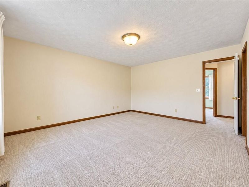 945 Stonehenge Drive, Tipp City, OH 45371 Photo 18