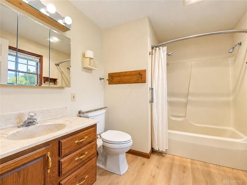 945 Stonehenge Drive, Tipp City, OH 45371 Photo 19