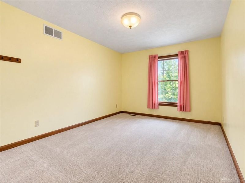 945 Stonehenge Drive, Tipp City, OH 45371 Photo 25