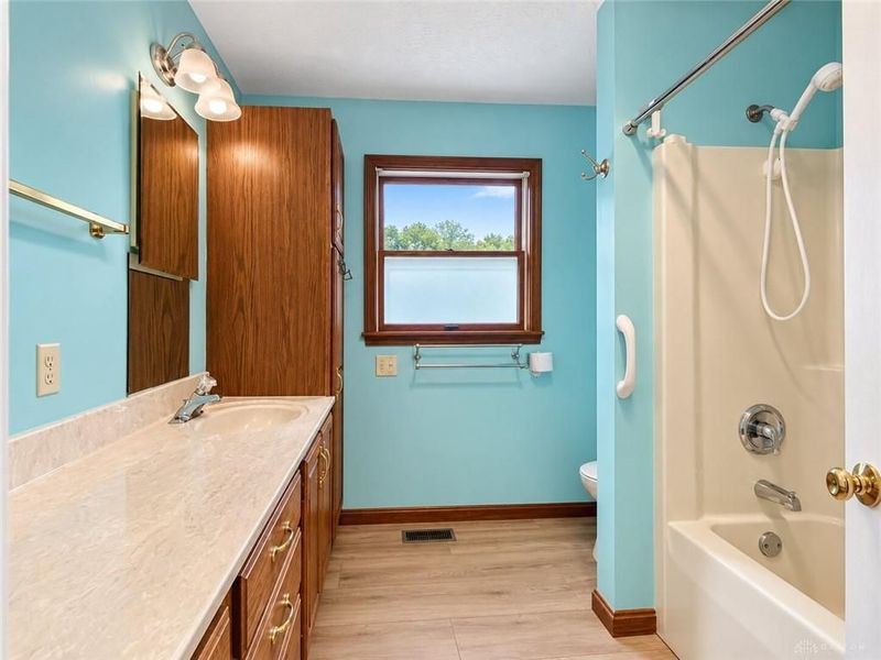 945 Stonehenge Drive, Tipp City, OH 45371 Photo 30