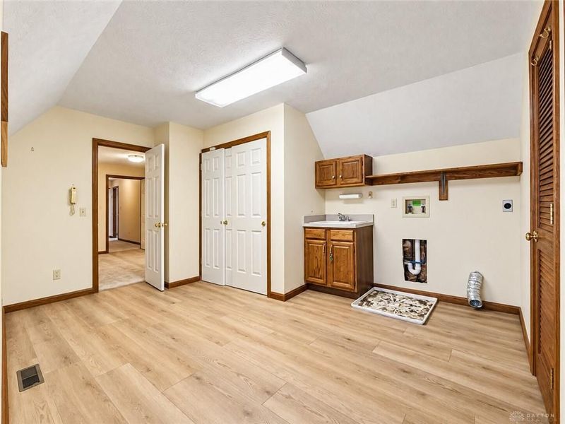 945 Stonehenge Drive, Tipp City, OH 45371 Photo 31