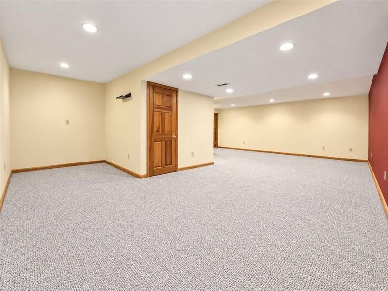 945 Stonehenge Drive, Tipp City, OH 45371 Photo 33