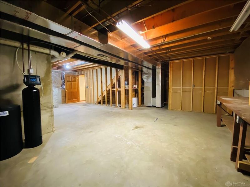 945 Stonehenge Drive, Tipp City, OH 45371 Photo 36