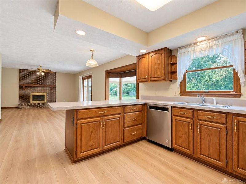 945 Stonehenge Drive, Tipp City, OH 45371 Photo 4