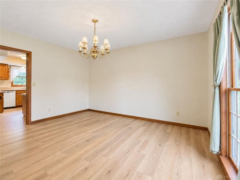 945 Stonehenge Drive, Tipp City, OH 45371 Photo 5