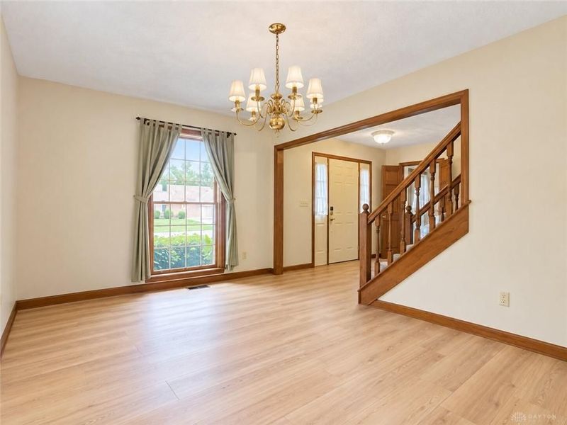 945 Stonehenge Drive, Tipp City, OH 45371 Photo 7