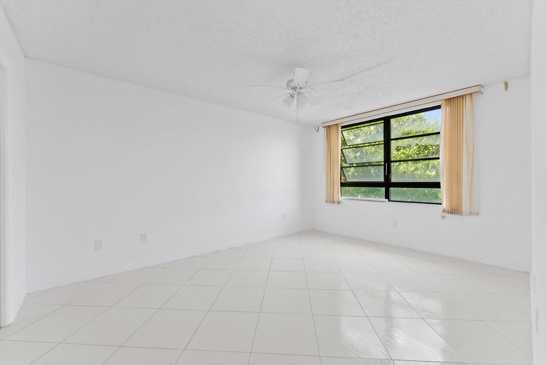 10634 W Clairmont Circle, Tamarac, FL 33321 Photo