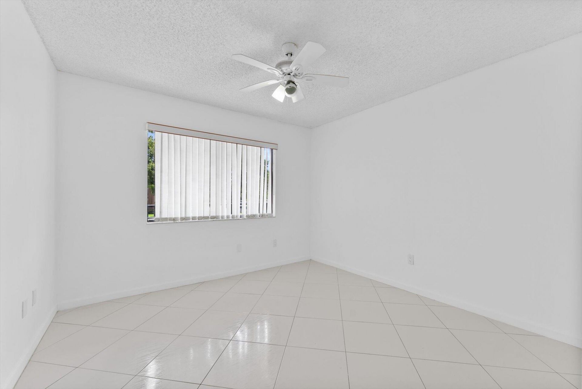 10634 W Clairmont Circle, Tamarac, FL 33321 Photo