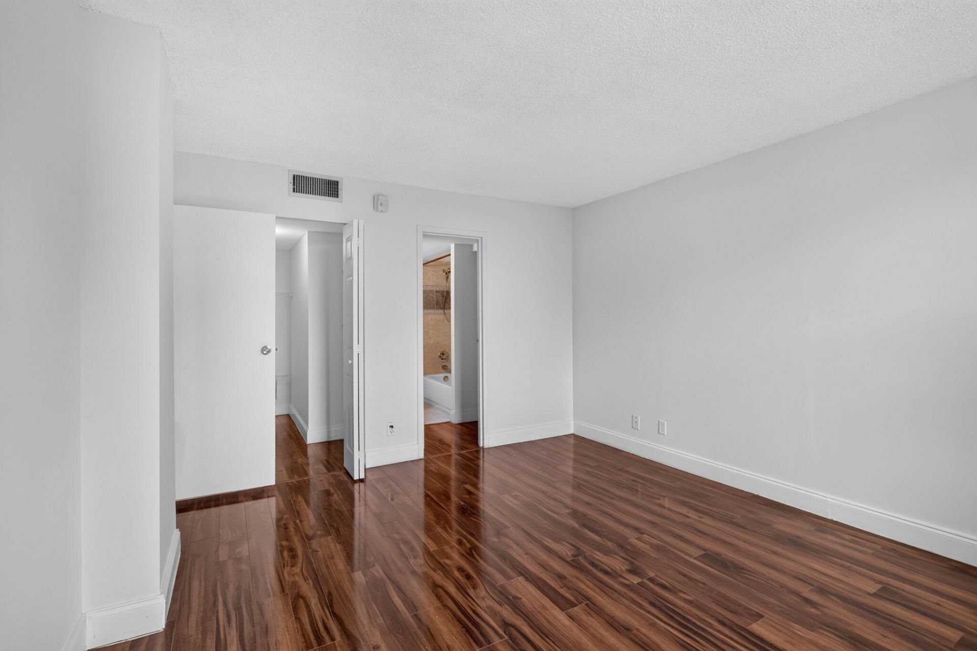 250 Jacaranda Drive, Unit 411, Plantation, FL 33324 Photo