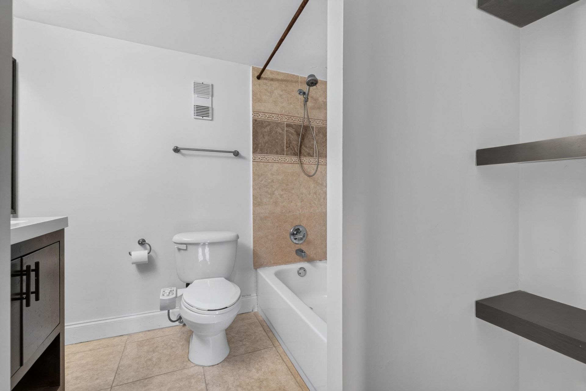 250 Jacaranda Drive, Unit 411, Plantation, FL 33324 Photo