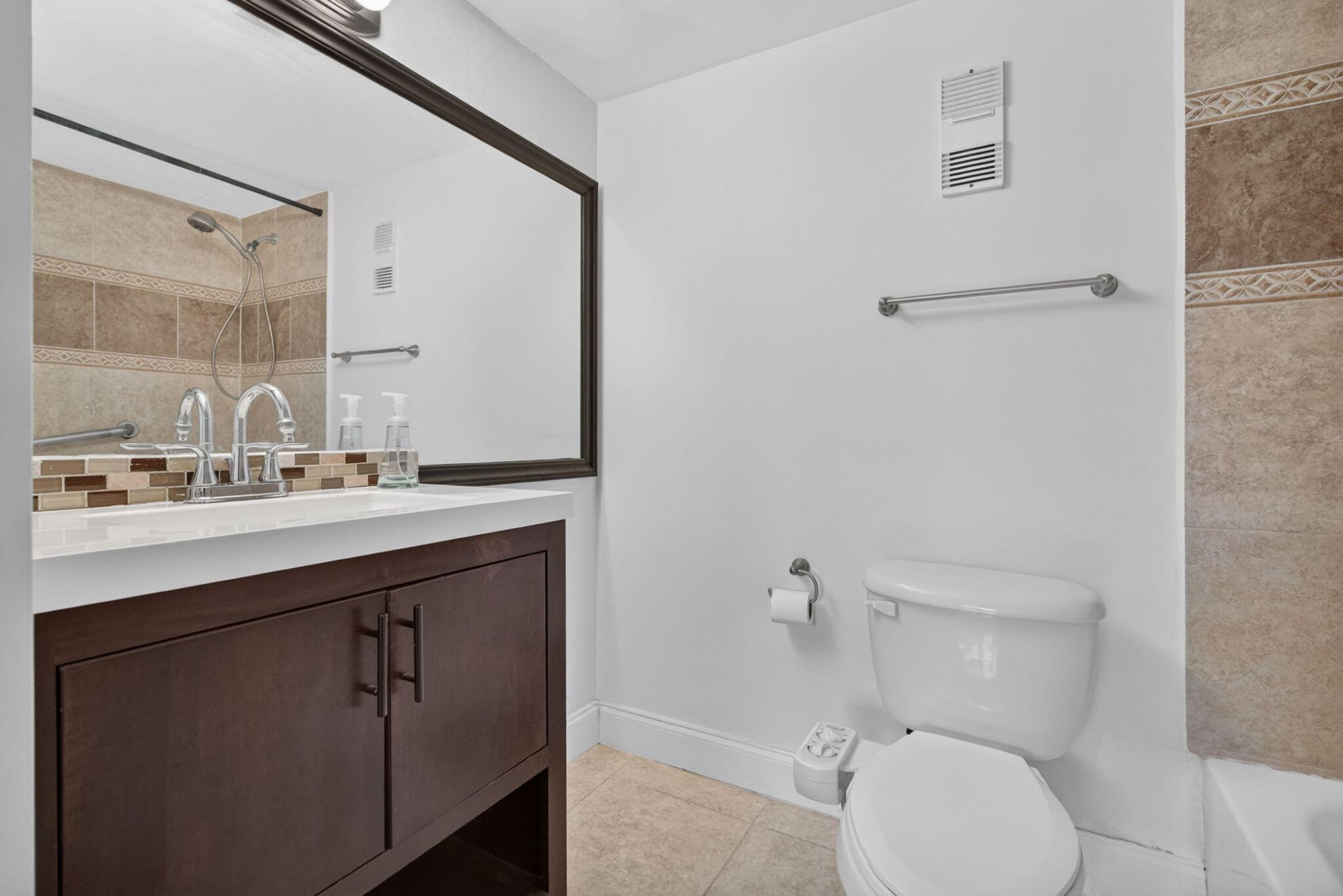 250 Jacaranda Drive, Unit 411, Plantation, FL 33324 Photo