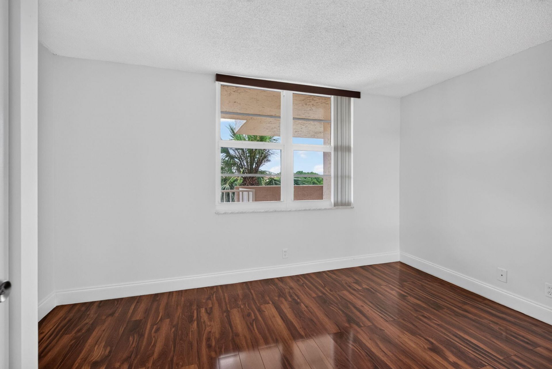 250 Jacaranda Drive, Unit 411, Plantation, FL 33324 Photo