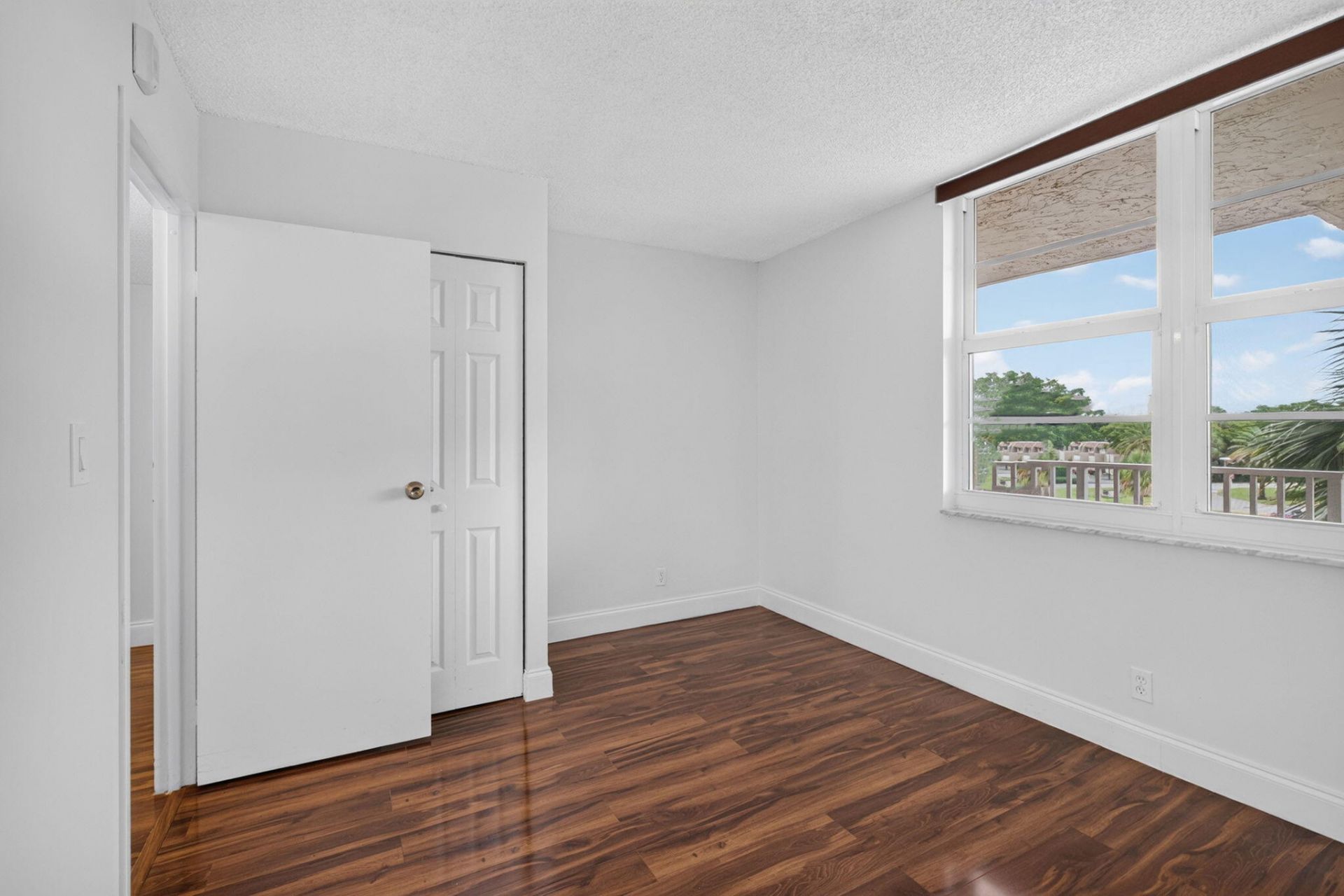 250 Jacaranda Drive, Unit 411, Plantation, FL 33324 Photo