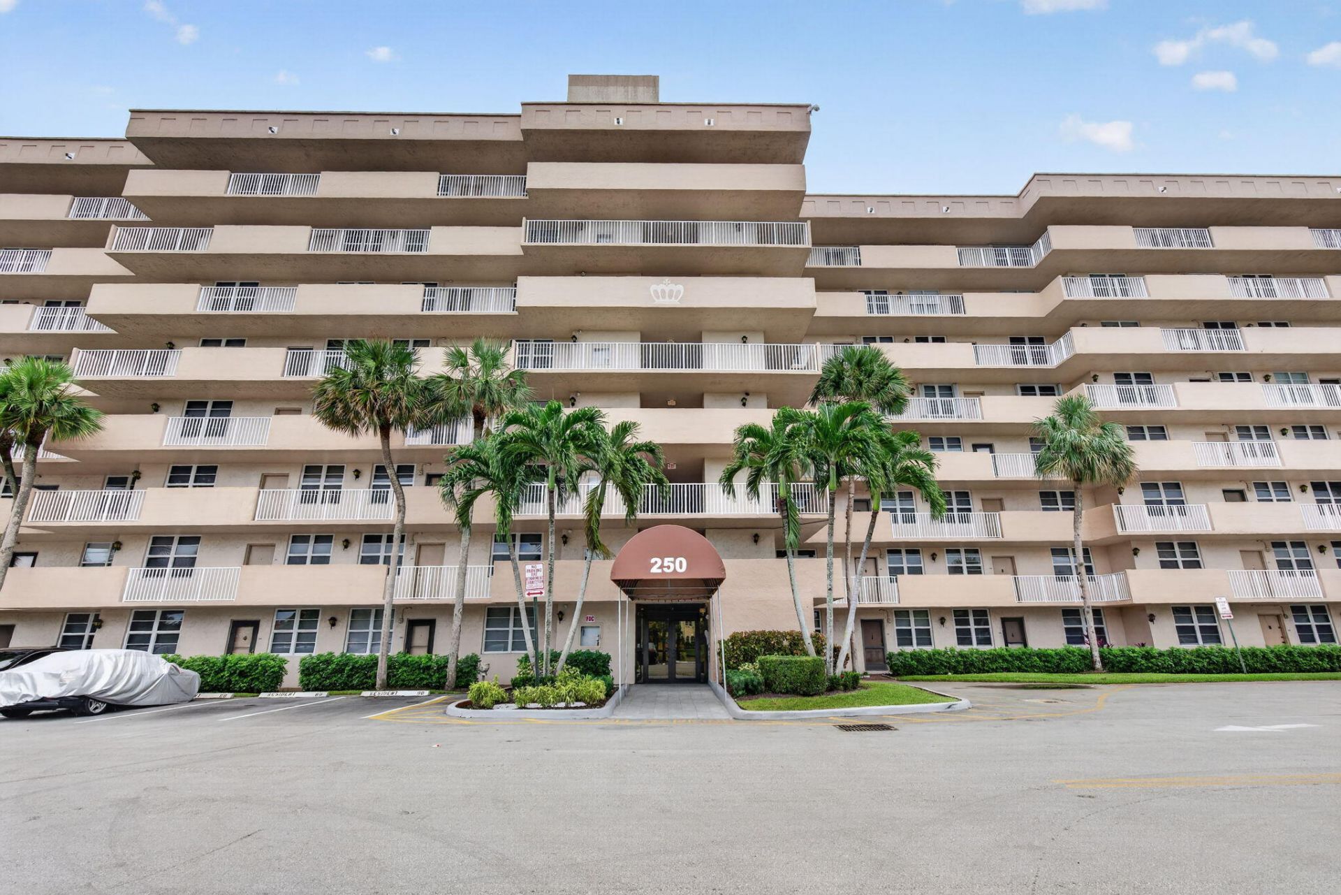 250 Jacaranda Drive, Unit 411, Plantation, FL 33324 Photo
